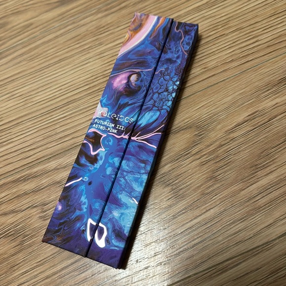 kaleidos cosmetics futurism III Astro pink eyeshadow palette - Picture 3 of 3